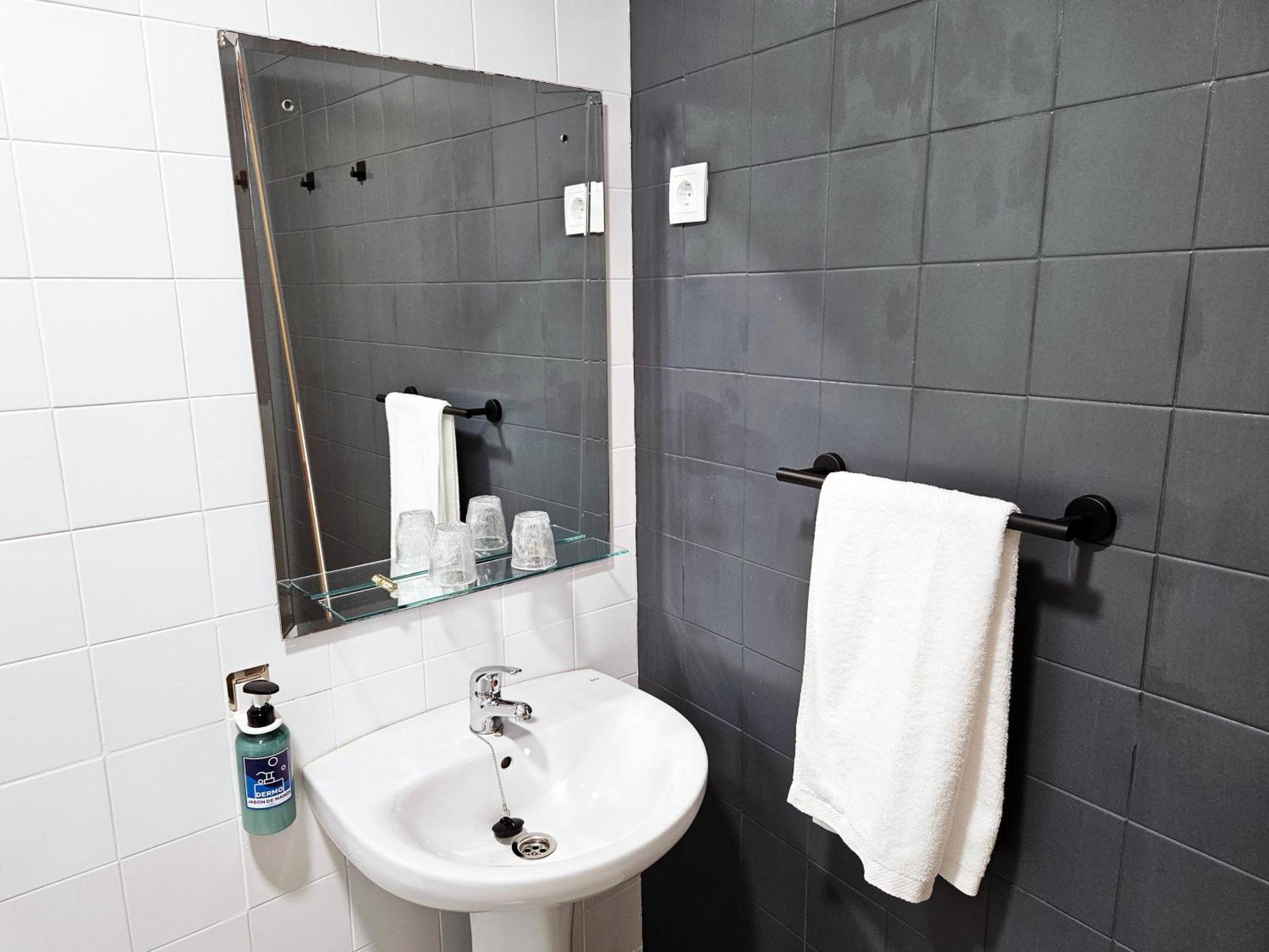 Hotel San Vicente - Centro Playa Conil De La Frontera Zewnętrze zdjęcie