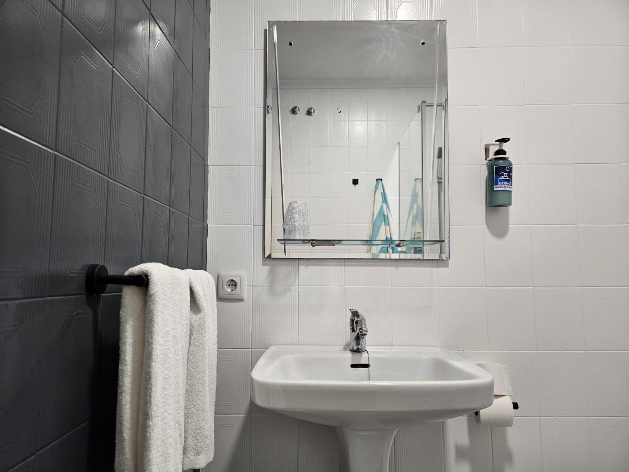 Hotel San Vicente - Centro Playa Conil De La Frontera Zewnętrze zdjęcie